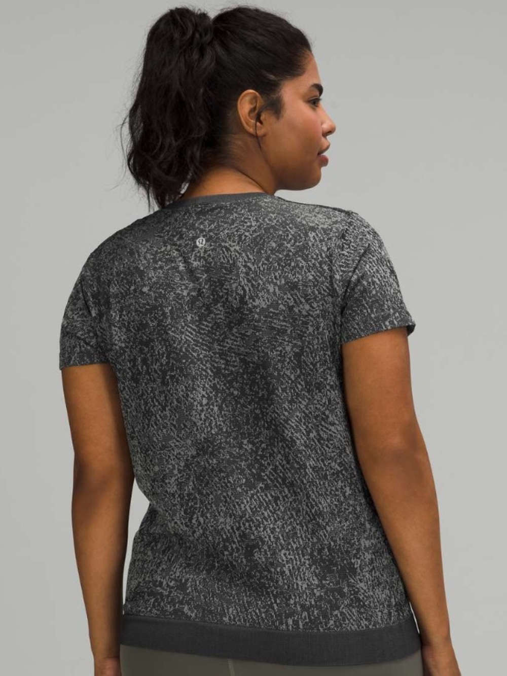 Lululemon Swiftly Breathe Short Sleeve
*Floral Fauna Black / Rhino Grey NWT